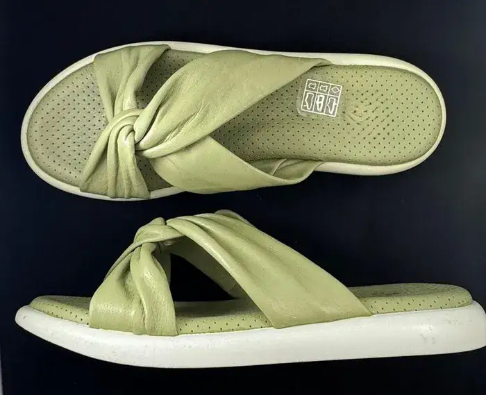 כפכפי עור אורה שחור, חום, ירוק