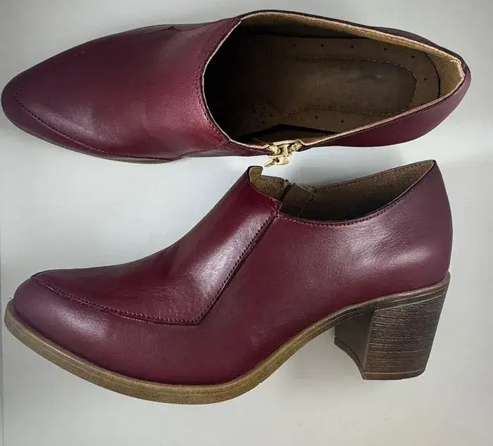 נעלי עור ורד צבע בורדו