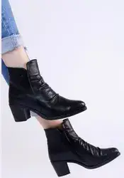 מגפי נוחות עור עקב שחור.