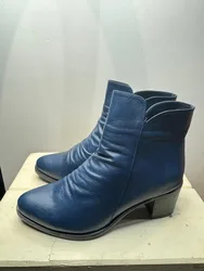 מגפי נוחות עור עקב שחור.